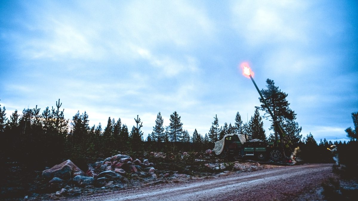 French soldiers fire 155mm rounds from a CAESAR self-propelled howitzer during Exercise Dynamic Front 25, Rovaniemi, Finland, November 2024