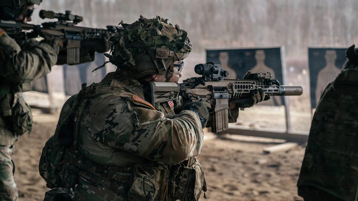A soldier from 1st Battalion, 32nd Infantry Regiment, 10th Mountain Division fires an M7 rifle during Next Generation Squad Weapons familiarisation at Fort Drum, New York, March 2026