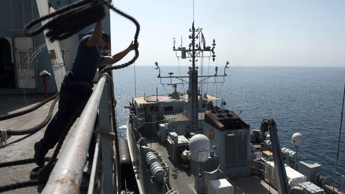 HMS Penzance, Sandown-class mine countermeasures vessel, underway during IMCMEX