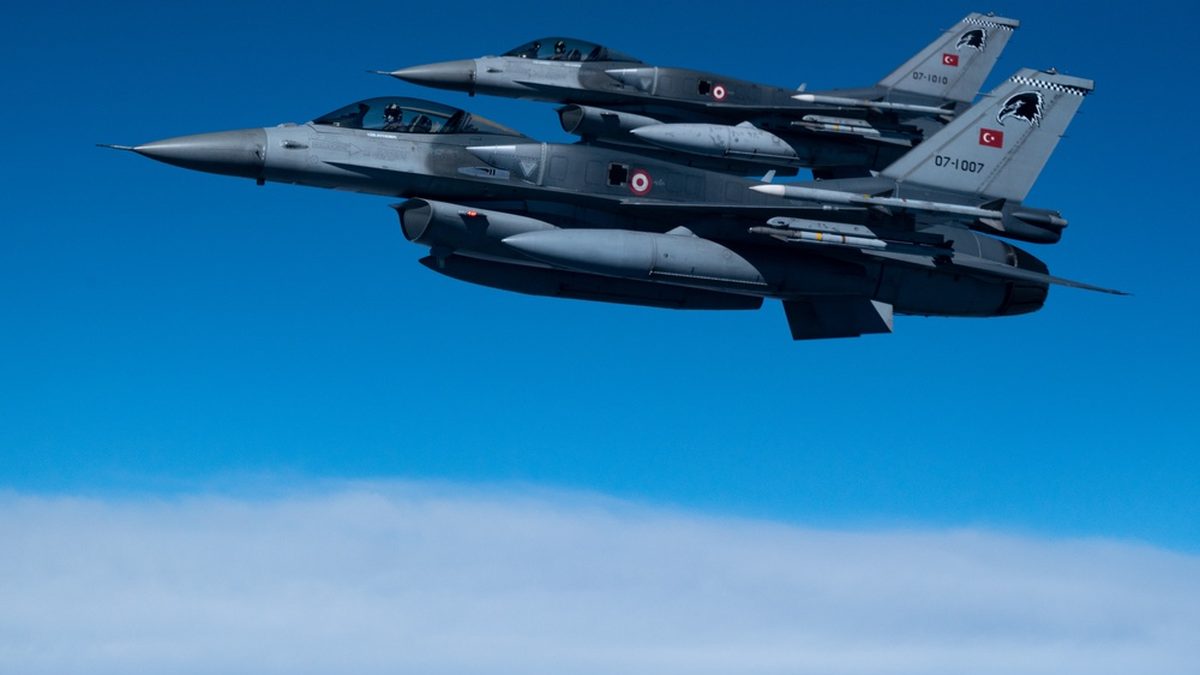 Two Turkish Air Force F-16 Fighting Falcons in flight over T&uuml;rkiye, 2021