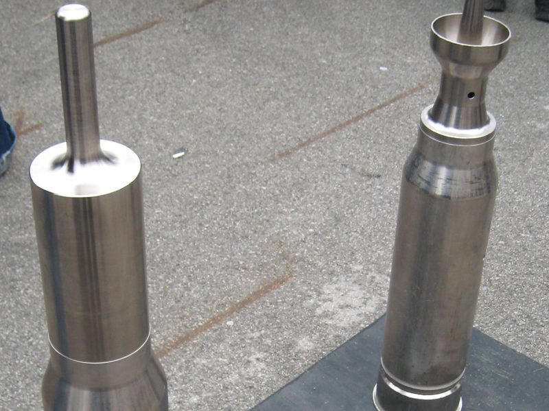 120 mm smoothbore tank ammunition: APFSDS-T (right) and HEAT-MP-T (left) cartridges for the Rheinmetall Rh-120 gun