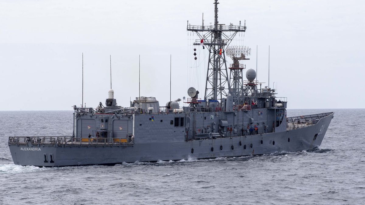 Egyptian frigate Alexandria (F911), a former US Navy Oliver Hazard Perry-class guided-missile frigate of approximately 4,100 tonnes full load, underway in the Arabian Sea, 12 February 2019.