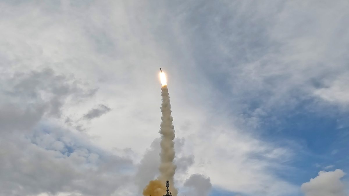USS Bulkeley (DDG 84) launches a Standard Missile 3 to intercept a ballistic missile during Formidable Shield 2025, Atlantic Ocean