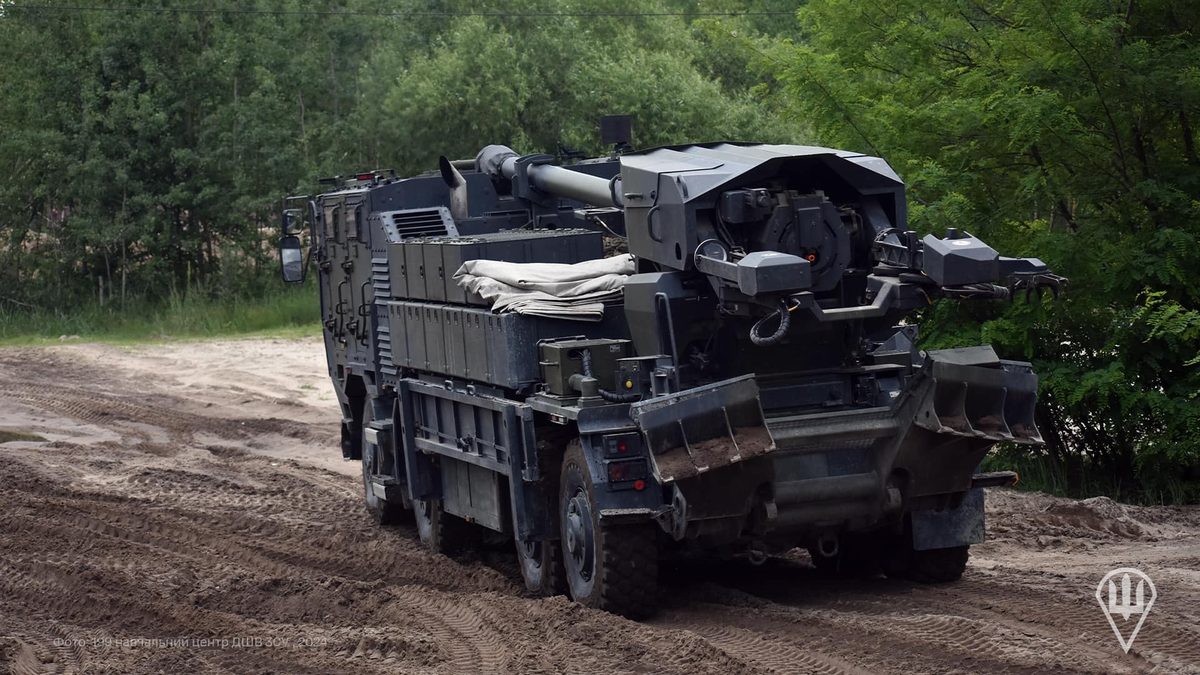 Nexter CAESAR 8x8 155&thinsp;mm self-propelled howitzer in Ukrainian Air Assault Forces service