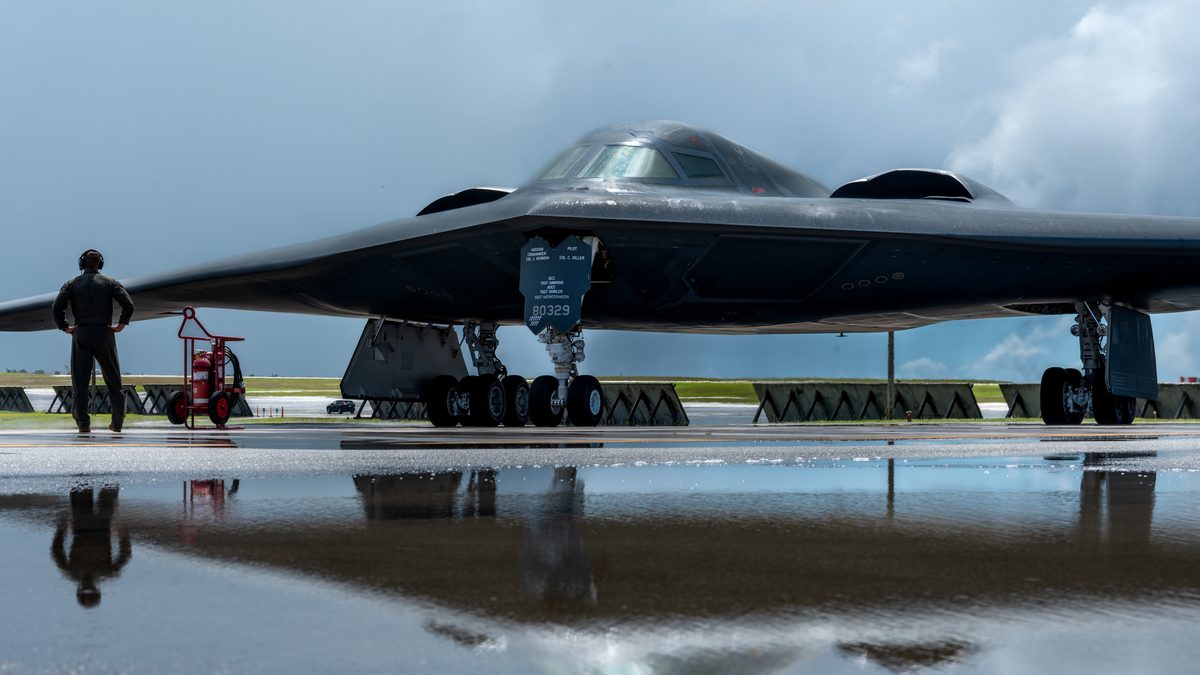 B-2 Spirit stealth bomber fires AGM-158C LRASM anti-ship missile in a Pacific sinking exercise