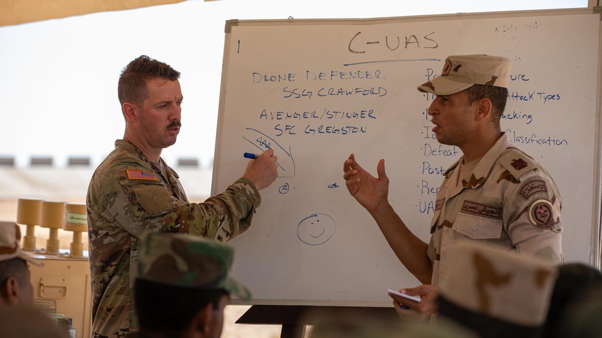 US Army instructor briefs Egyptian troops on C-UAS drone defeat options, Bright Star 25