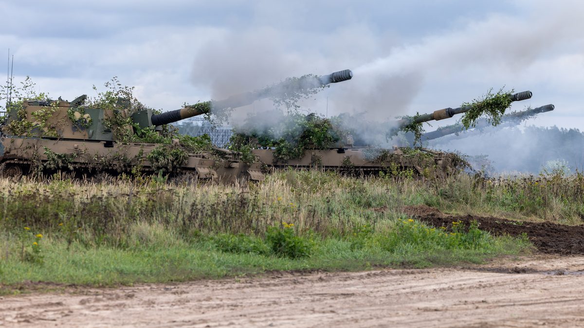 Polish Land Forces AHS Krab 155 mm self-propelled howitzers firing during Iron Defender-25